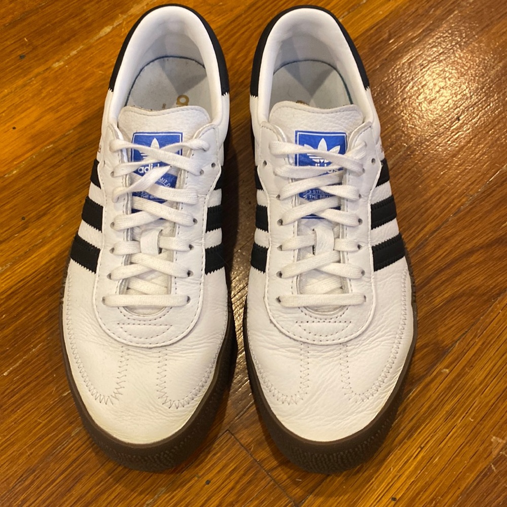 US size 8.5 Adidas samba sneakers